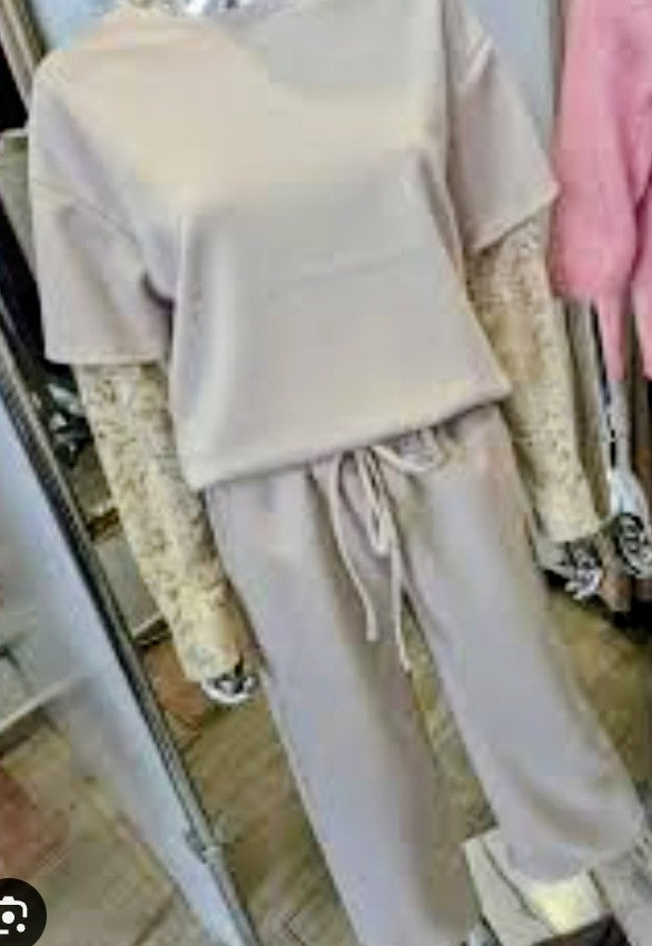 Beige tracksuit set: short-sleeve top and drawstring joggers