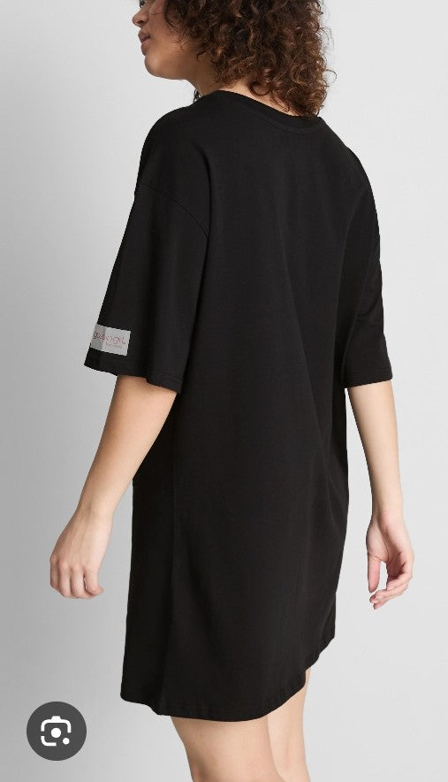 Women's smooth tunic in dark black, short sleeves, back view