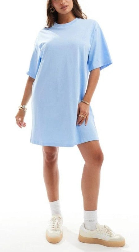 A smooth blue tunic with pockets.